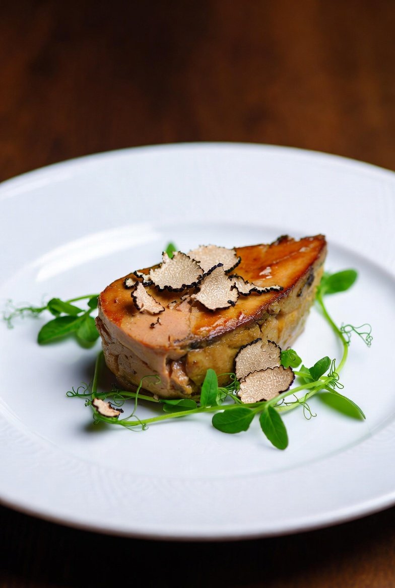 Assiette de foie gras casher aux truffes